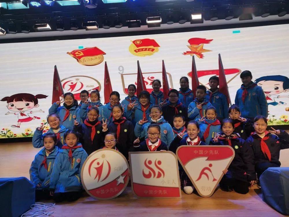 王鹤棣出发新加坡,海外人气高涨